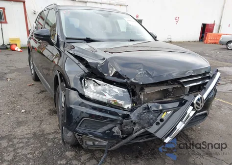 2020 Volkswagen Tiguan 2.0T Se/2.0T Se R-Line Black/2.0T Sel z USA, uszkodzony, nr VIN 3VV2B7AX5LM175922